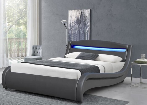 สีเทาอ่อนหุ้มด้วยผ้าปูเตียงควีนไซส์ LED King Size PU Modern Platform Bed Frame