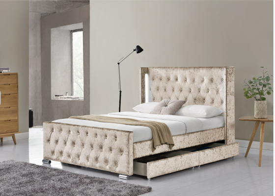 Wing Back Ottoman Tufted Storage Bed King Size Wood Sliver กำมะหยี่บดสีเทาพร้อมหัวเตียง