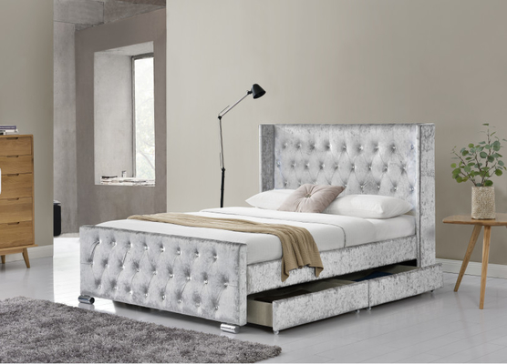 Wing Back Ottoman Tufted Storage Bed King Size Wood Sliver กำมะหยี่บดสีเทาพร้อมหัวเตียง